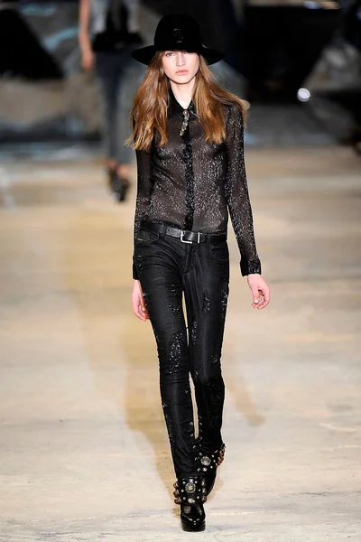 Look 28